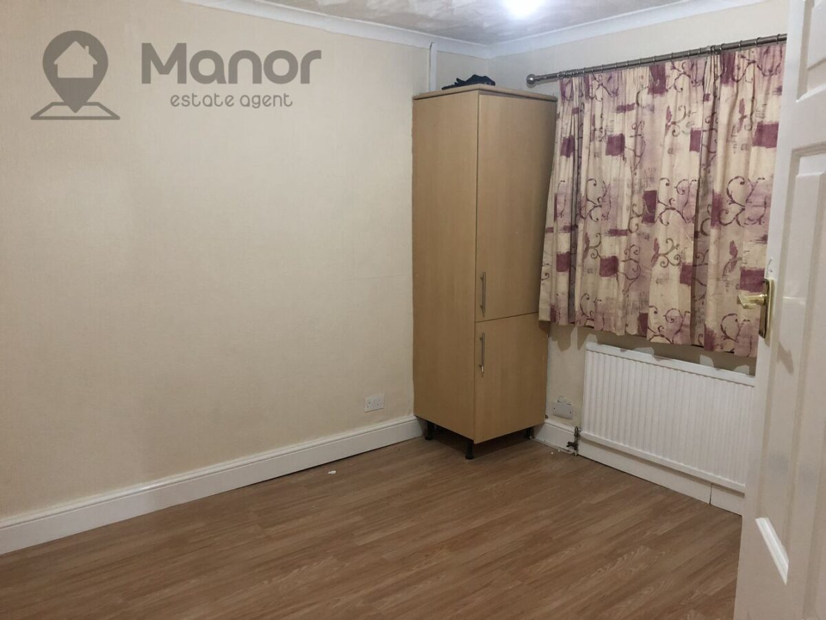 Lamberhurst Road, Dagenham, RM8 1PS