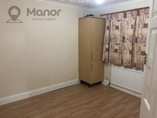 Lamberhurst Road, Dagenham, RM8 1PS