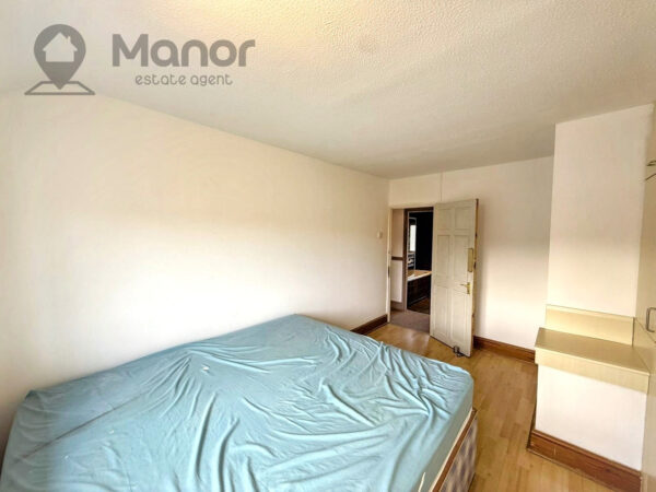 Barnstaple Road, Romford, RM3 7TH