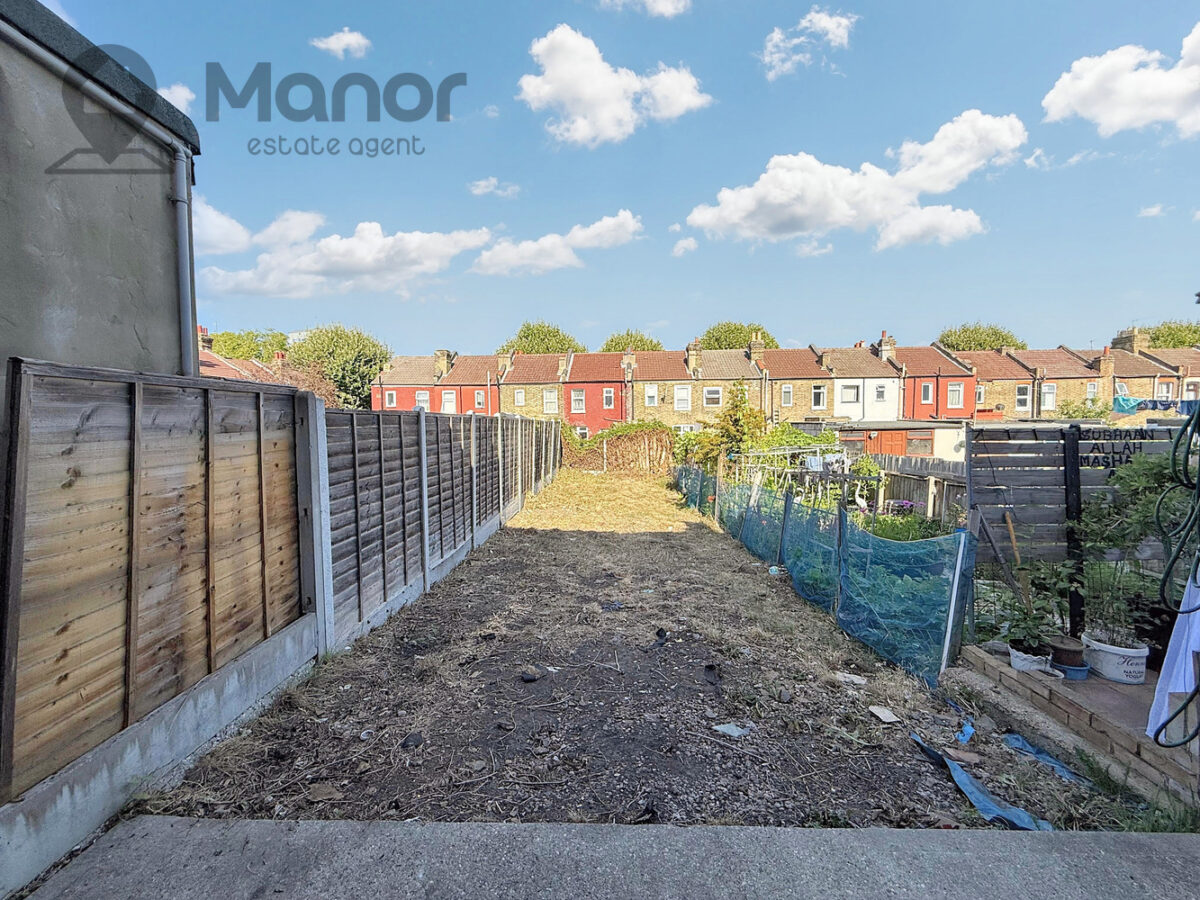 Dersingham Avenue, Manor Park, E12 6HP