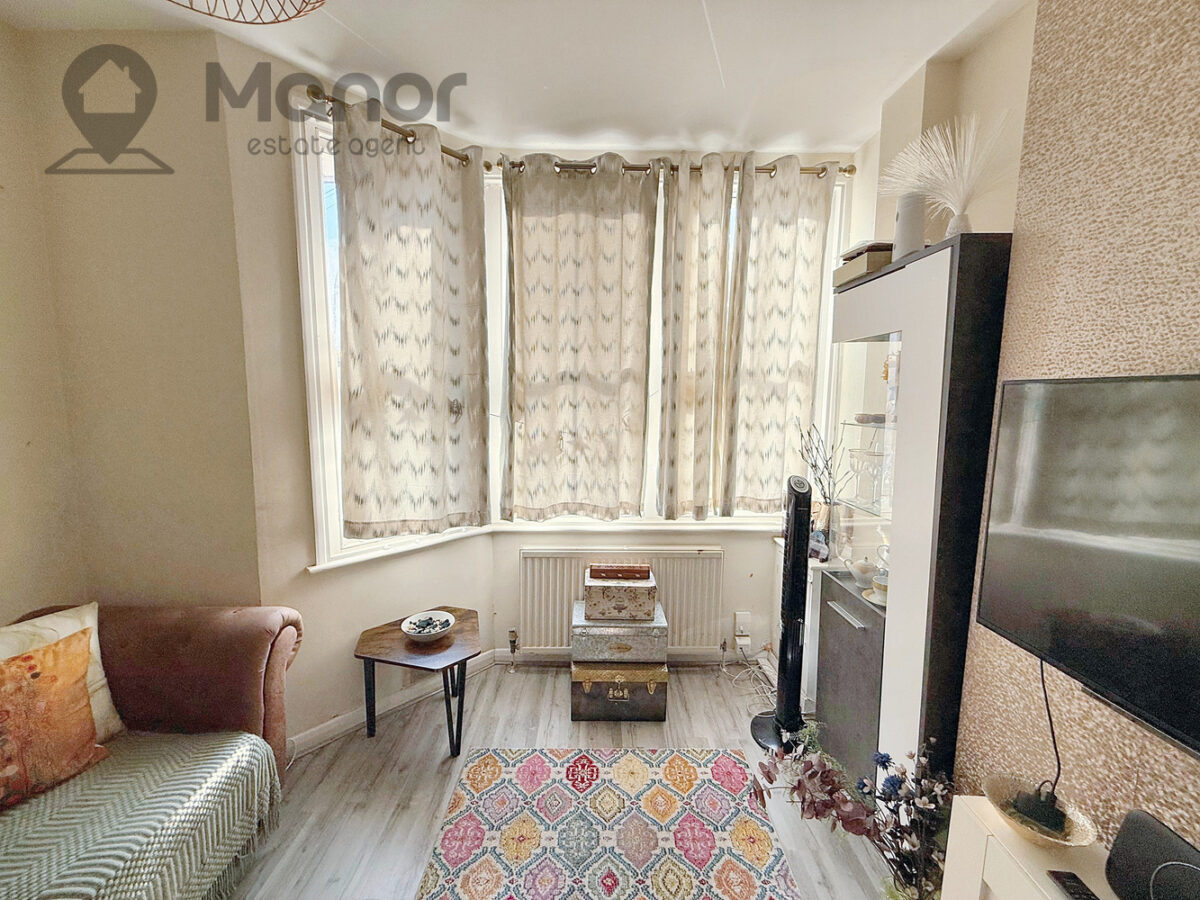 Dersingham Avenue, Manor Park, E12 6HP
