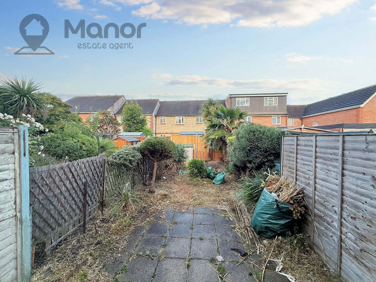 Putney Gardens, Chadwell Heath, RM6 4FF