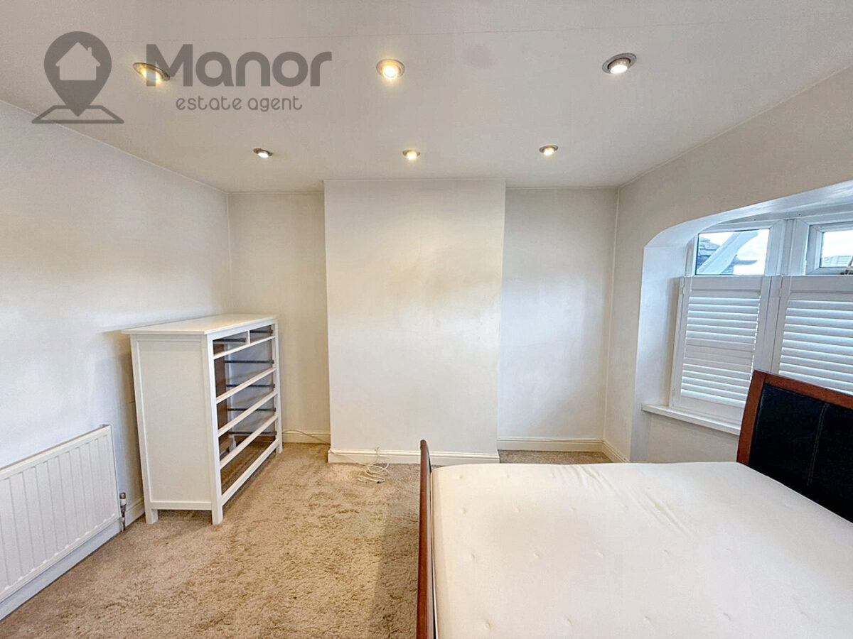 Stradbroke Grove, Clayhall, IG5 0DH