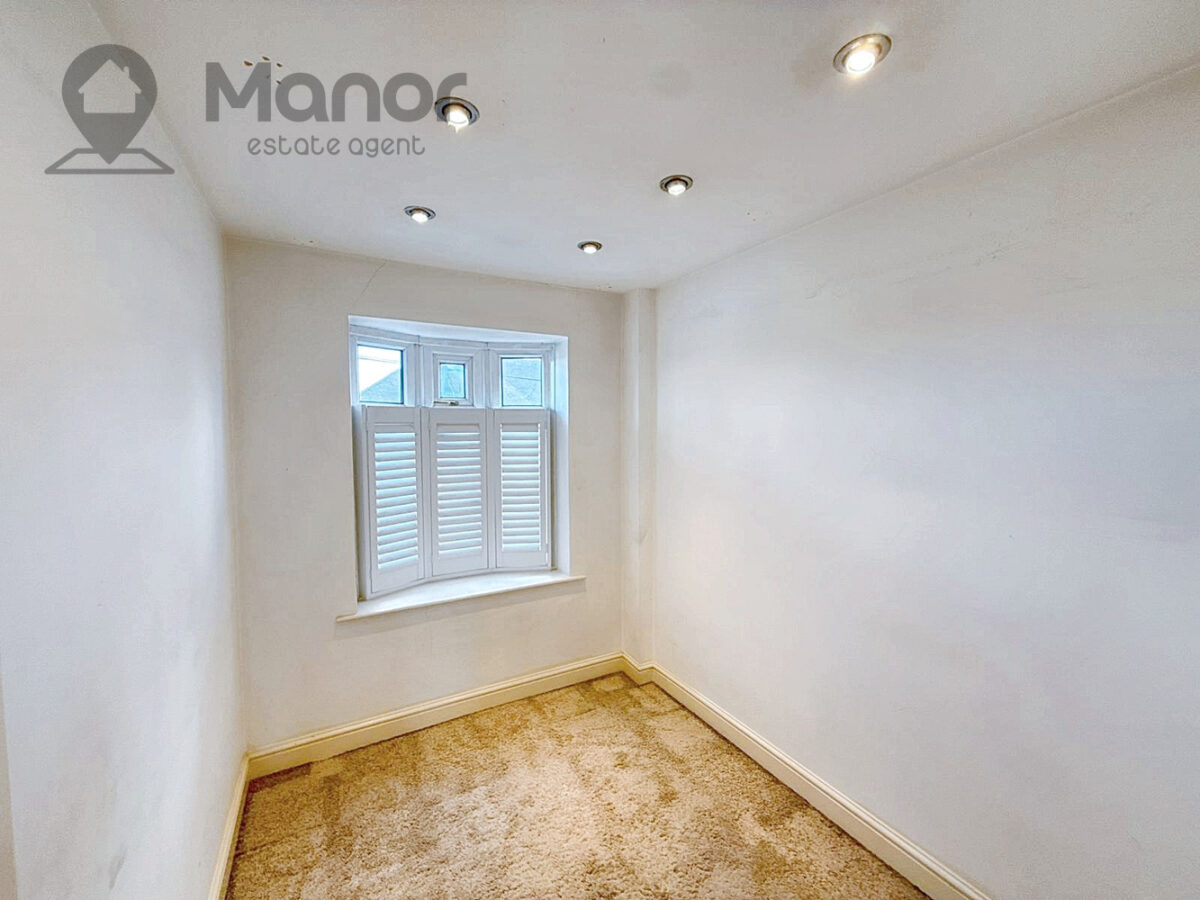 Stradbroke Grove, Clayhall, IG5 0DH