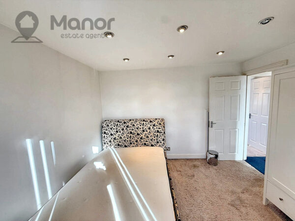 Stradbroke Grove, Clayhall, IG5 0DH