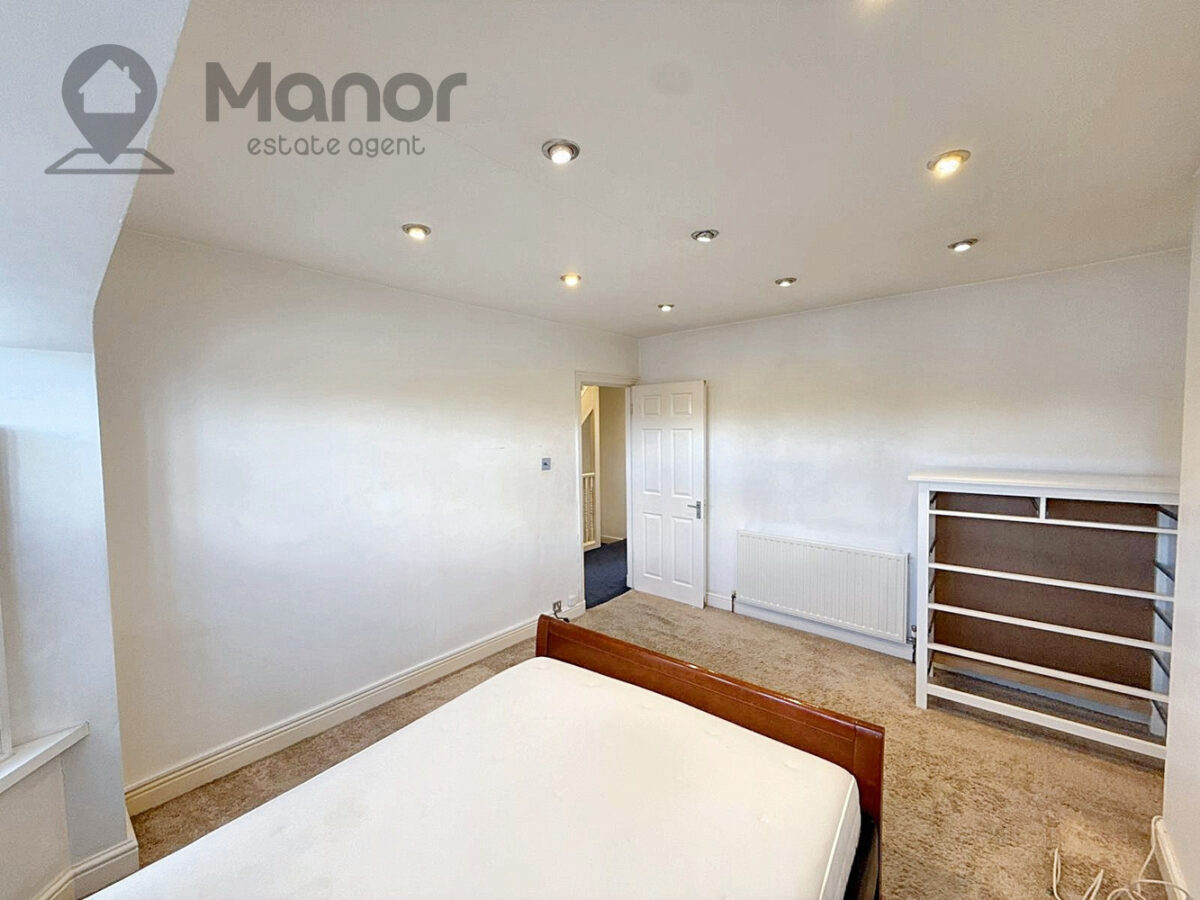 Stradbroke Grove, Clayhall, IG5 0DH