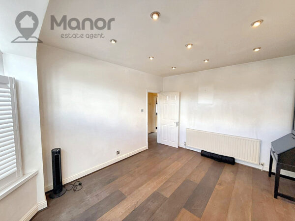 Stradbroke Grove, Clayhall, IG5 0DH