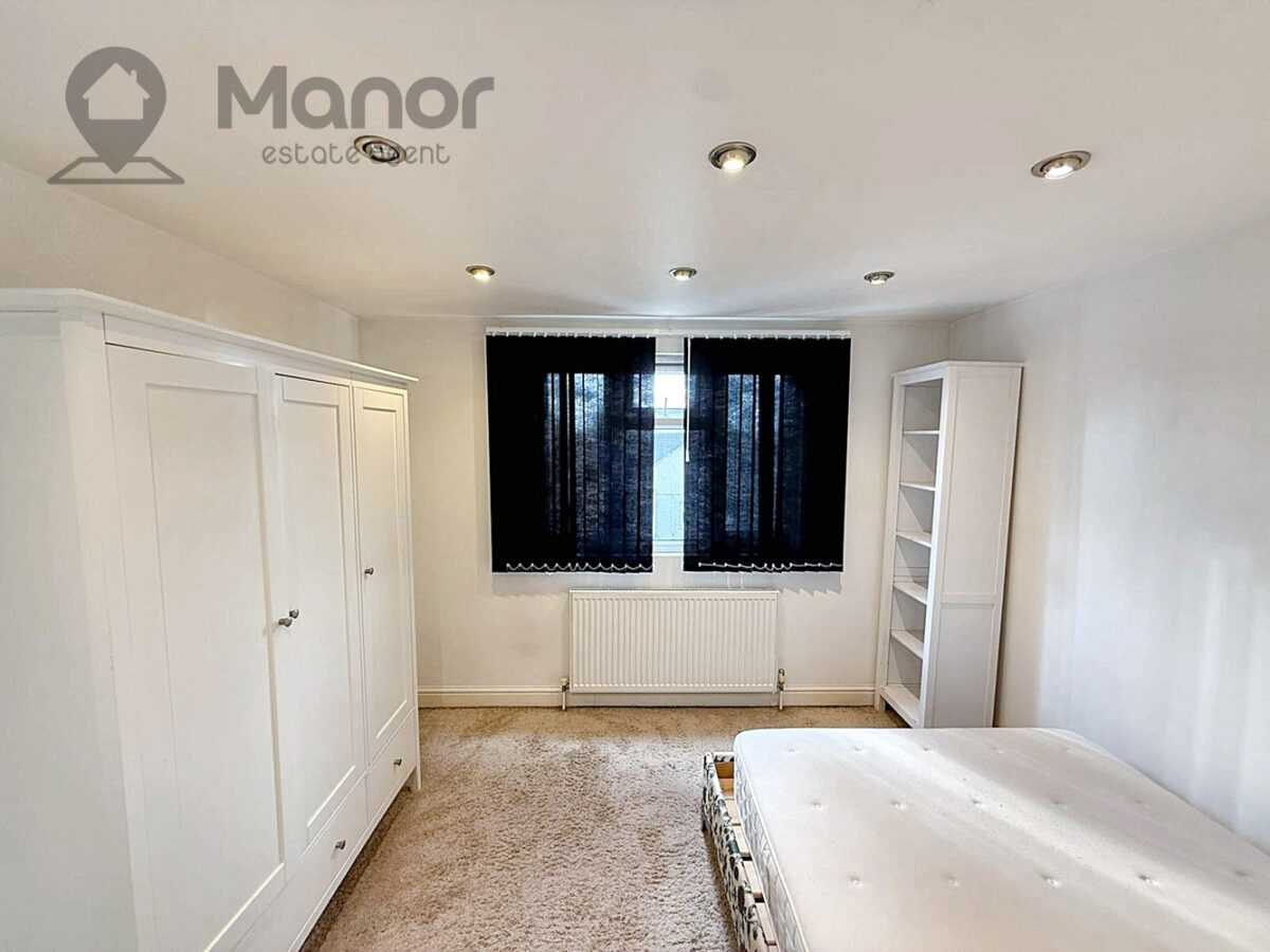 Stradbroke Grove, Clayhall, IG5 0DH