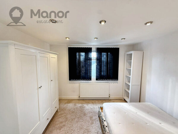 Stradbroke Grove, Clayhall, IG5 0DH