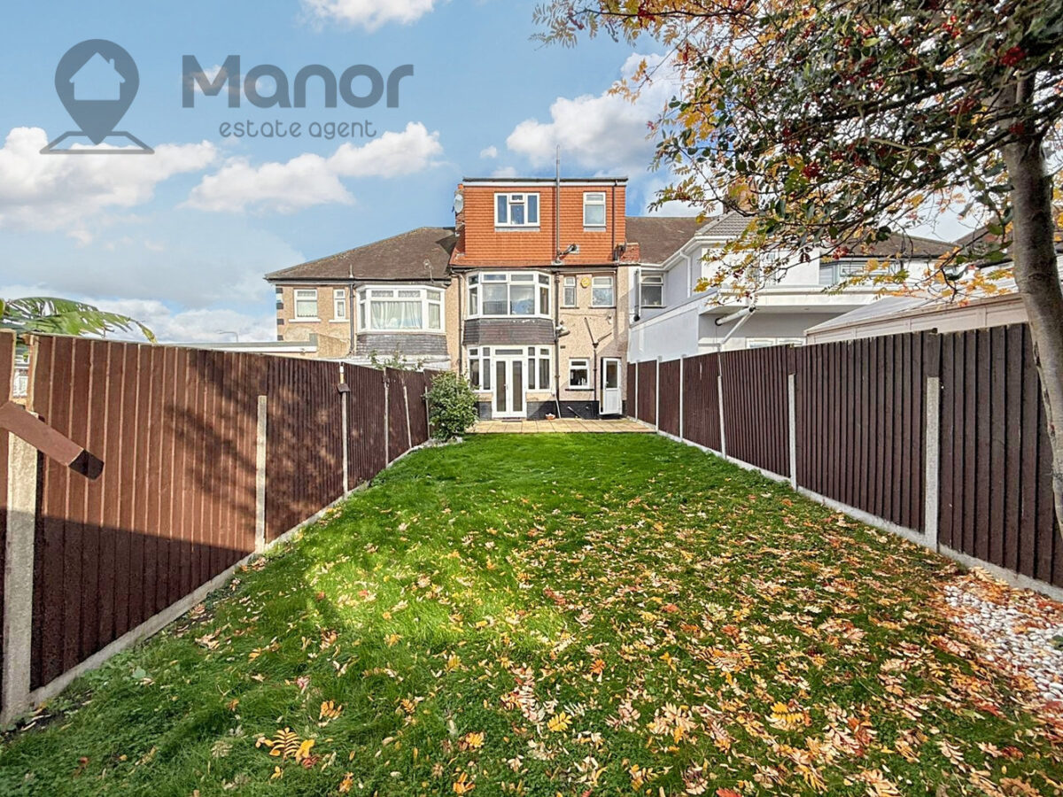 Stradbroke Grove, Clayhall, IG5 0DH