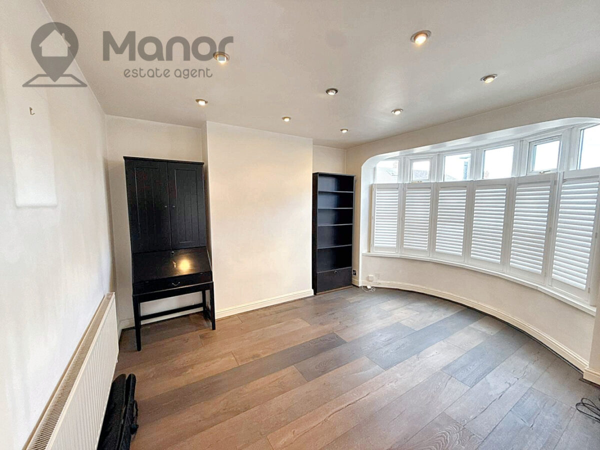 Stradbroke Grove, Clayhall, IG5 0DH