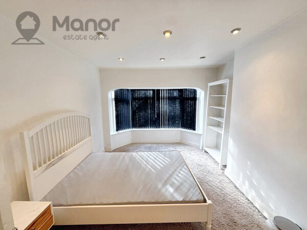 Stradbroke Grove, Clayhall, IG5 0DH