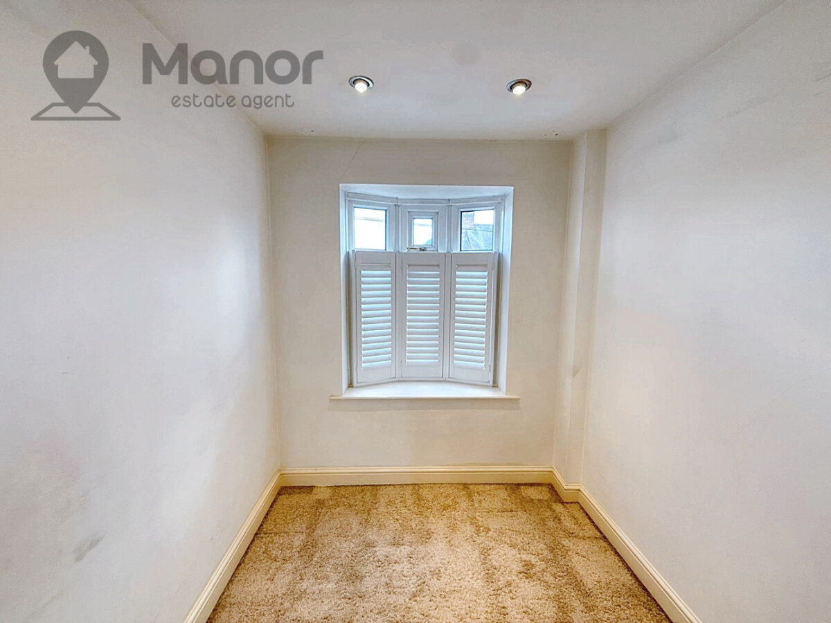 Stradbroke Grove, Clayhall, IG5 0DH