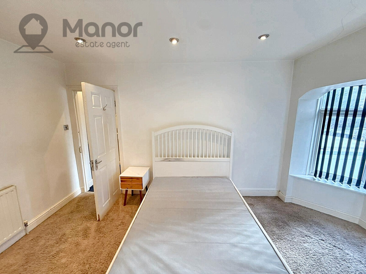 Stradbroke Grove, Clayhall, IG5 0DH