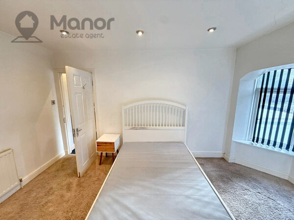 Stradbroke Grove, Clayhall, IG5 0DH