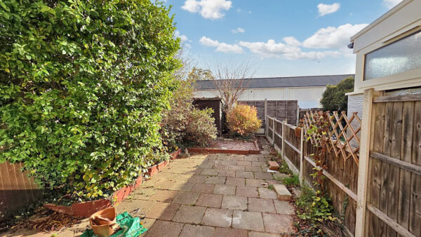 Sussex Close, Ilford, IG4 5DP