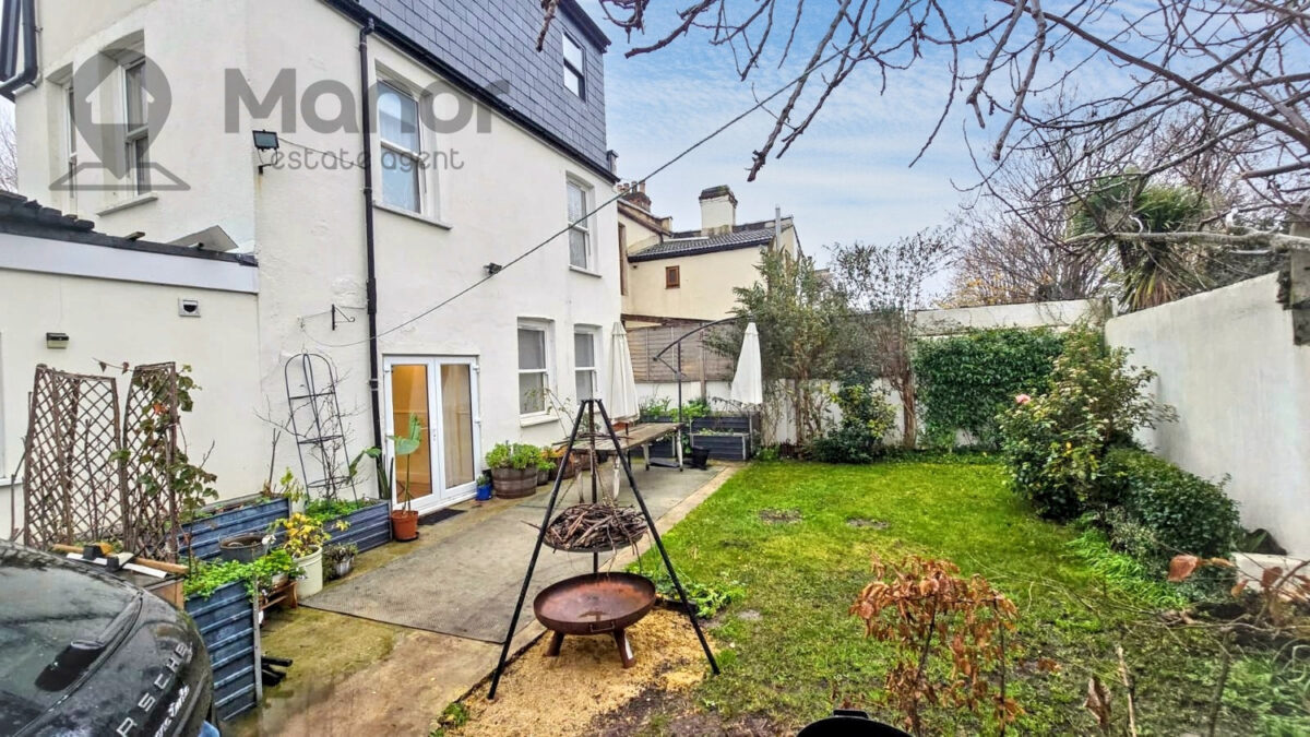 Essex Road, Manor Park, E12 6QR