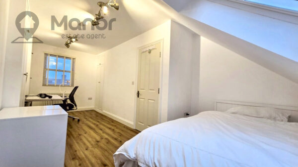 Essex Road, Manor Park, E12 6QR