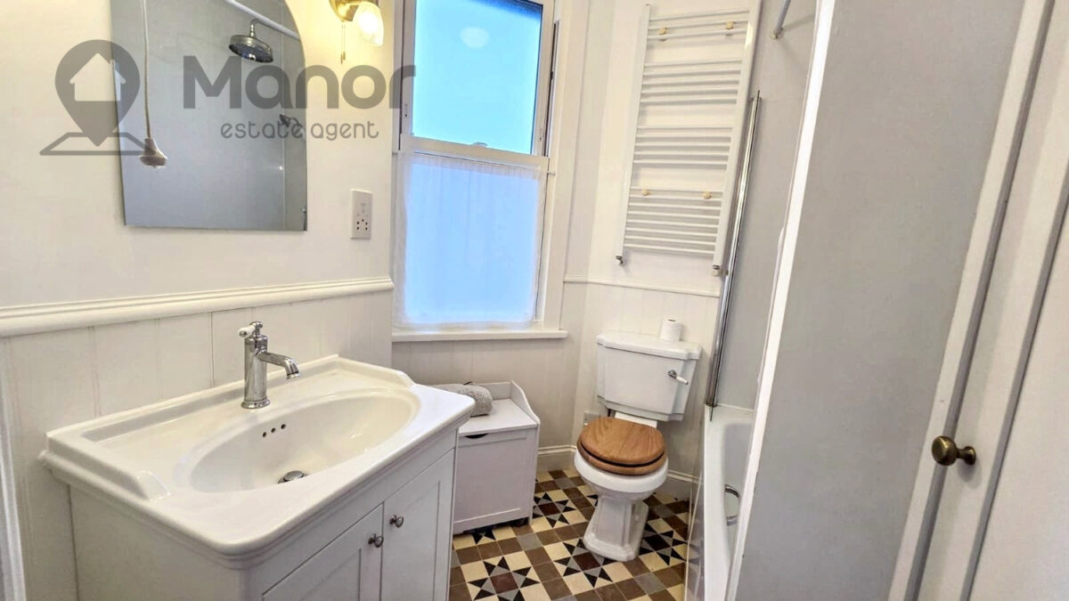 Essex Road, Manor Park, E12 6QR