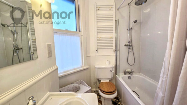 Essex Road, Manor Park, E12 6QR