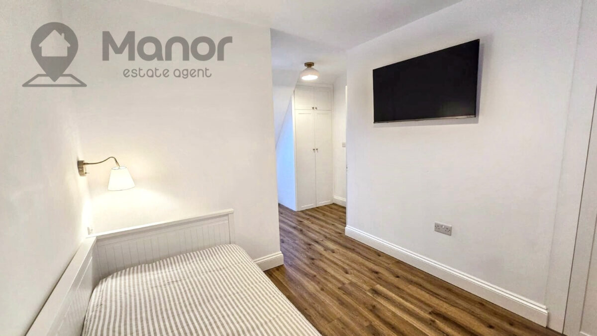 Essex Road, Manor Park, E12 6QR