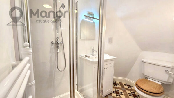 Essex Road, Manor Park, E12 6QR