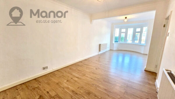 Rushden Gardens, Clayhall, IG5 0BN