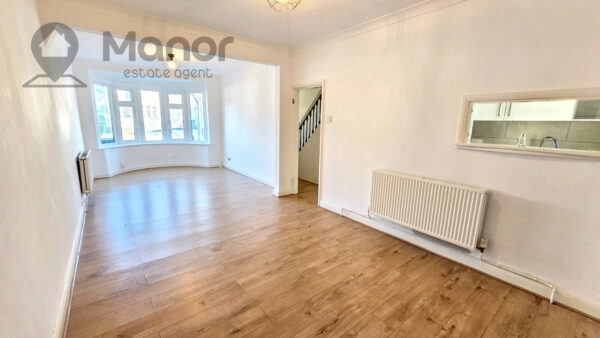 Rushden Gardens, Clayhall, IG5 0BN