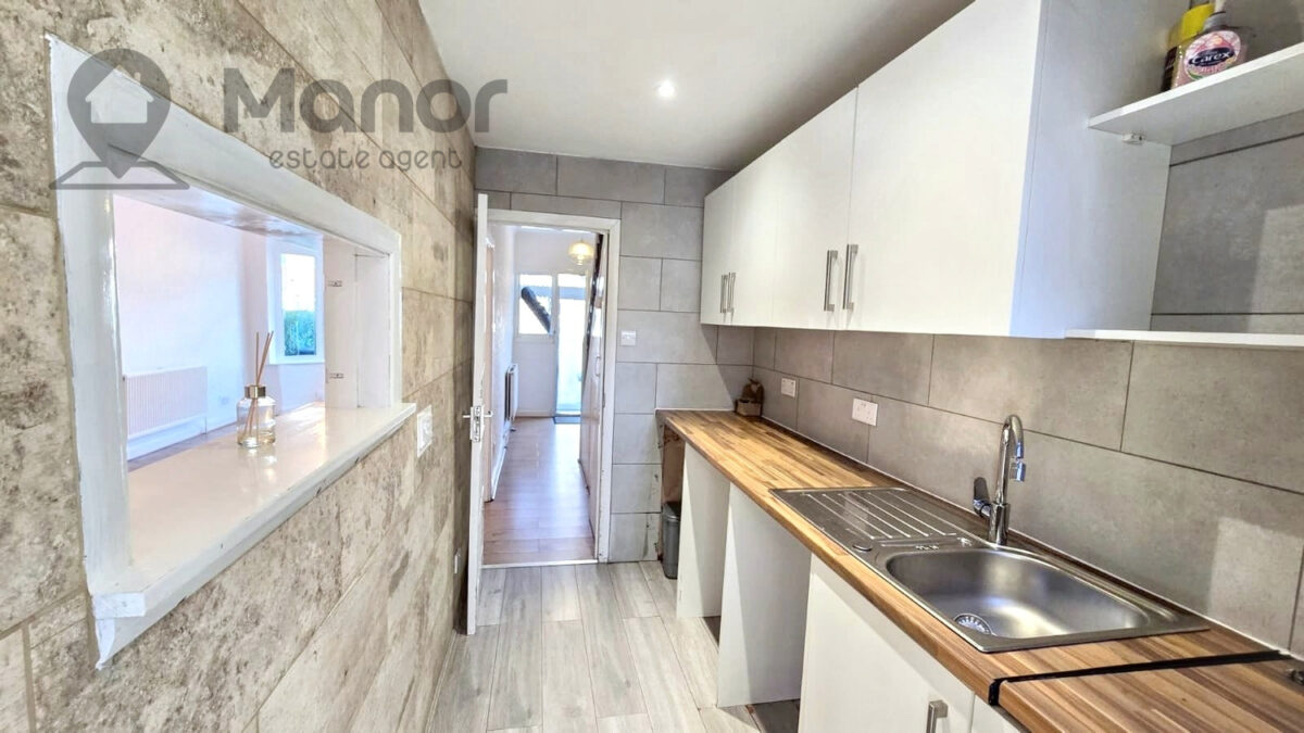 Rushden Gardens, Clayhall, IG5 0BN