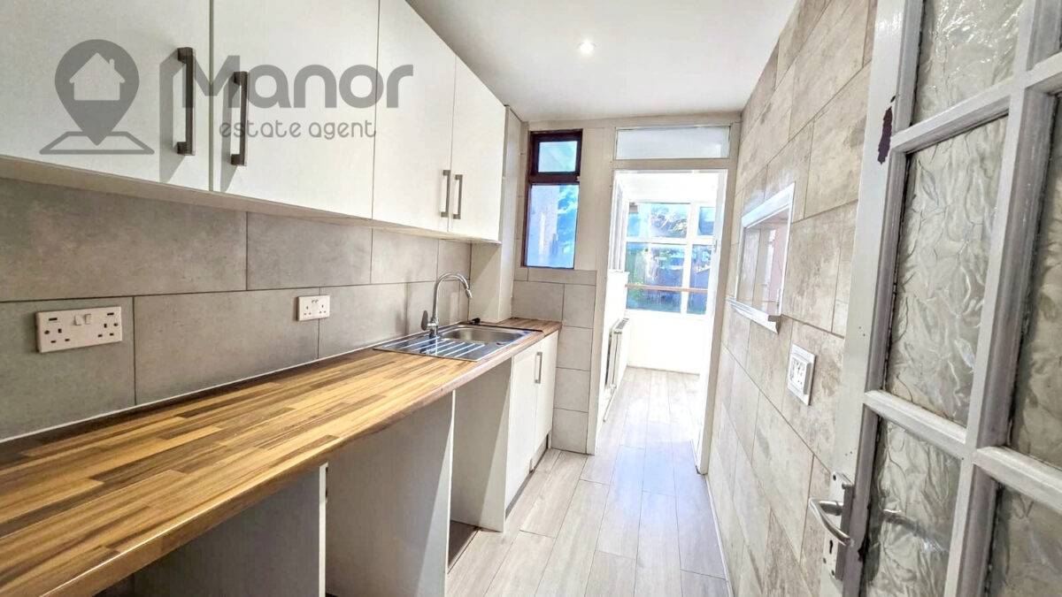 Rushden Gardens, Clayhall, IG5 0BN