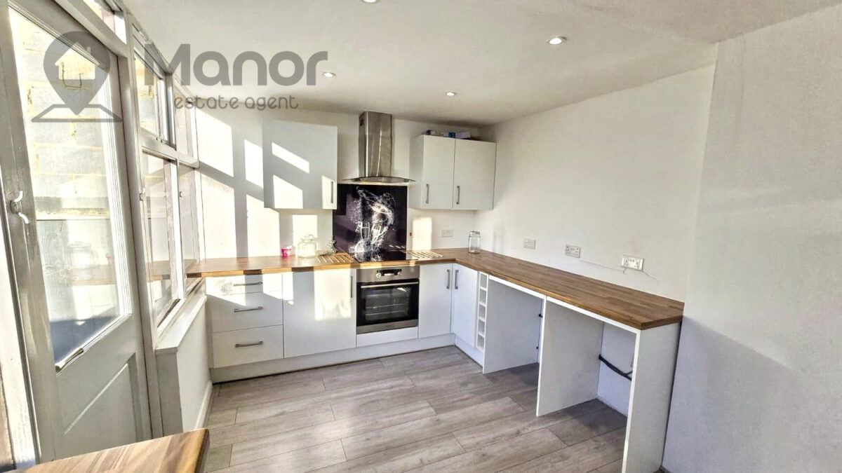 Rushden Gardens, Clayhall, IG5 0BN