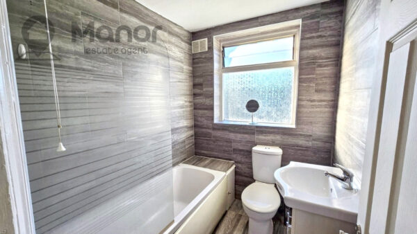 Rushden Gardens, Clayhall, IG5 0BN