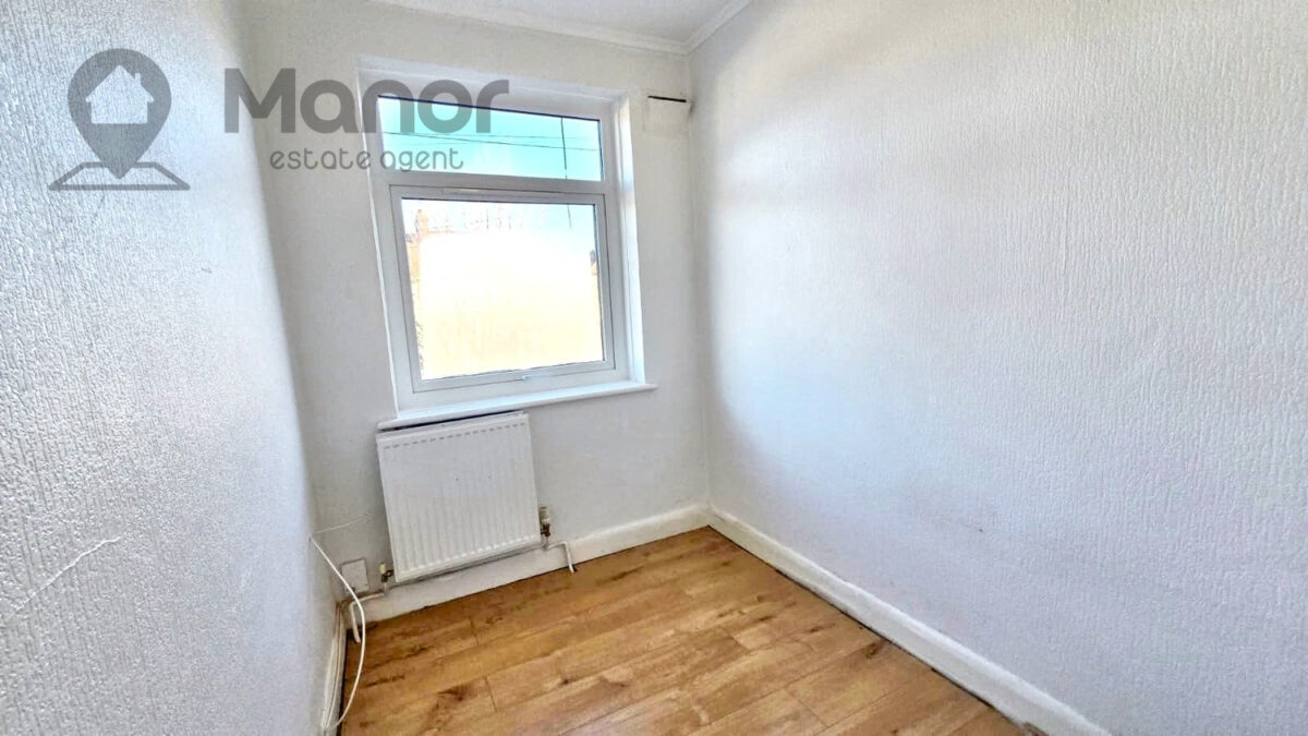 Rushden Gardens, Clayhall, IG5 0BN