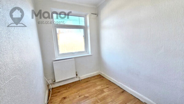 Rushden Gardens, Clayhall, IG5 0BN