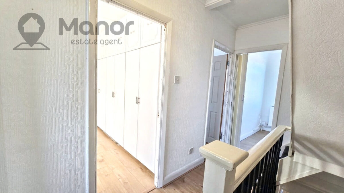 Rushden Gardens, Clayhall, IG5 0BN