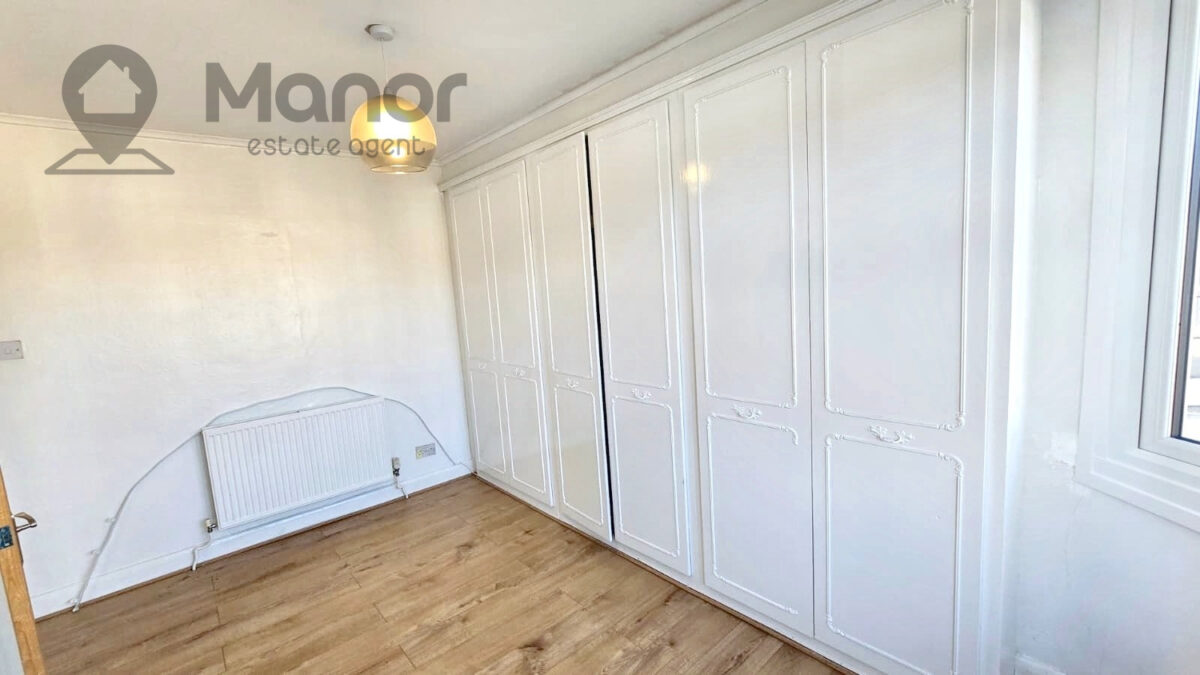 Rushden Gardens, Clayhall, IG5 0BN