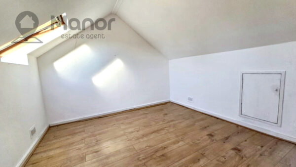 Rushden Gardens, Clayhall, IG5 0BN