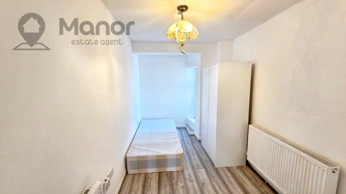 Sussex Close, Ilford, IG4 5DP