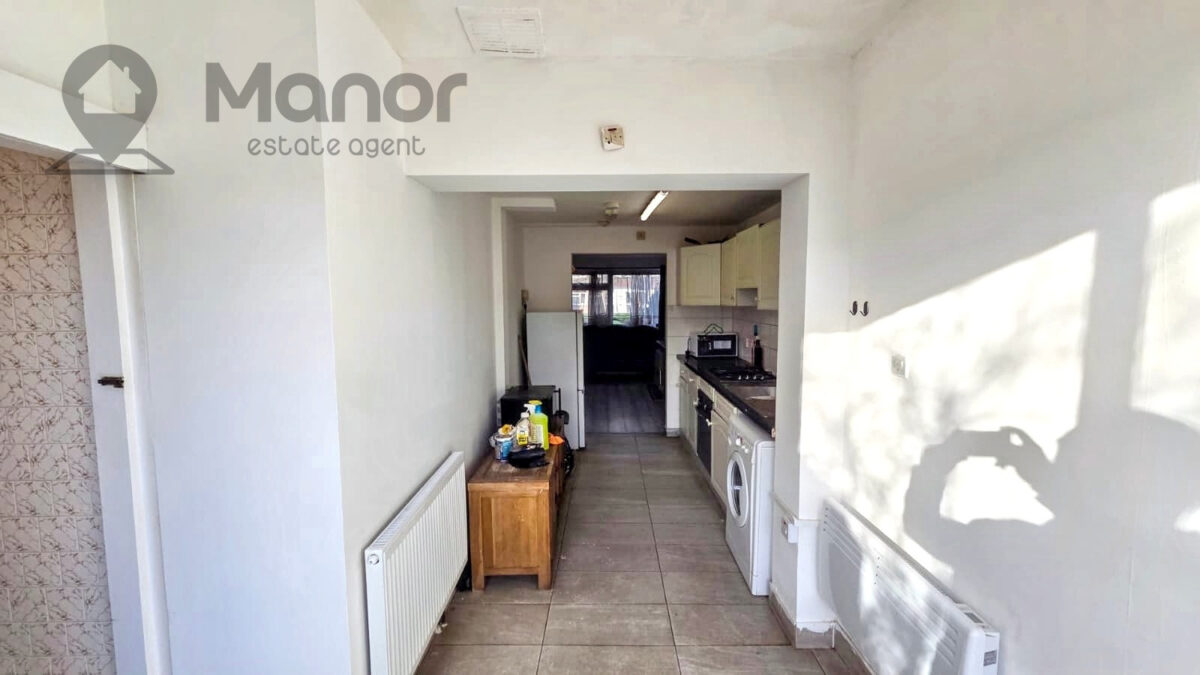 Sussex Close, Ilford, IG4 5DP