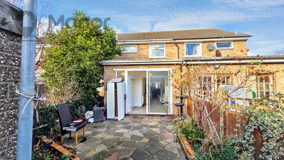 Sussex Close, Ilford, IG4 5DP