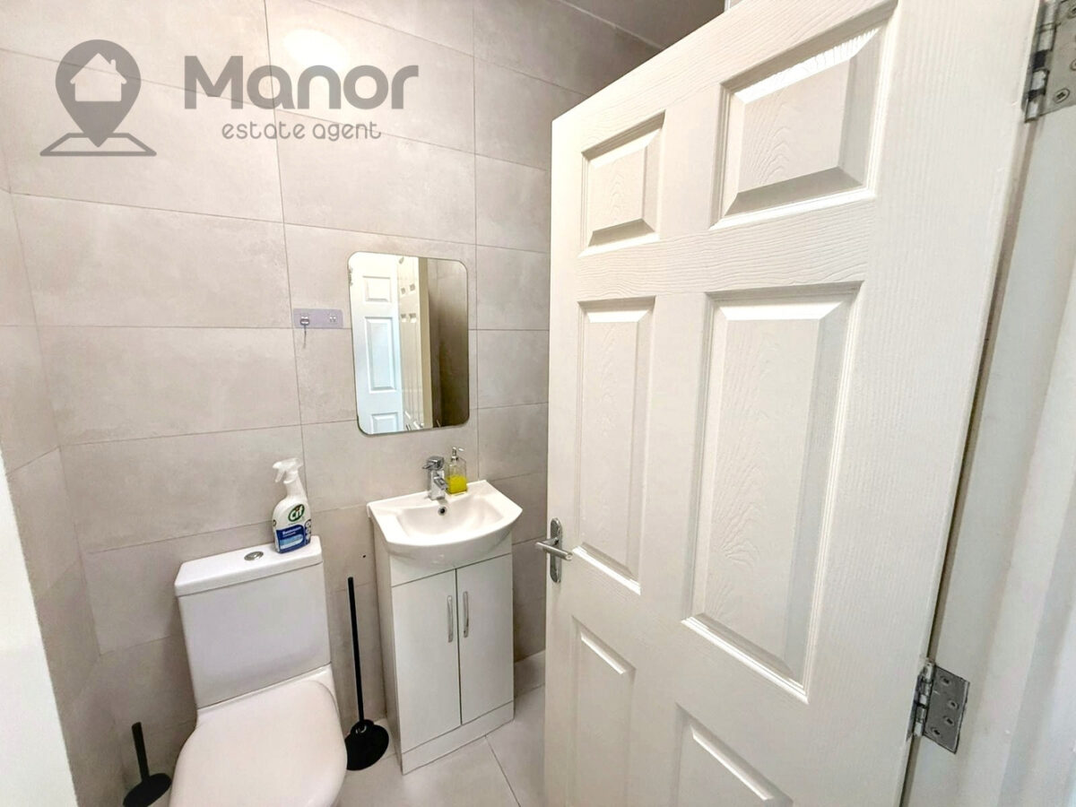 Collinwood Gardens, Ilford, IG5 0AN