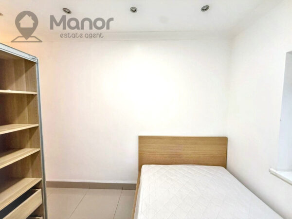 Collinwood Gardens, Ilford, IG5 0AN