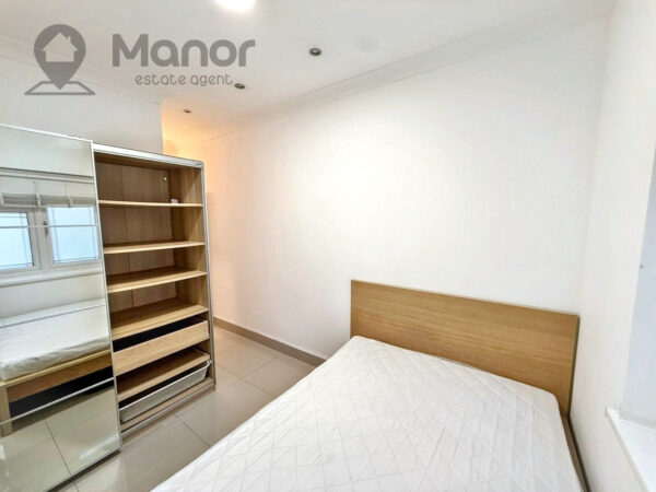 Collinwood Gardens, Ilford, IG5 0AN