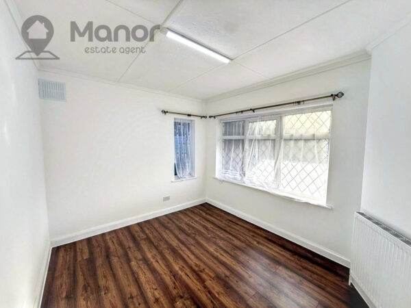 Clayhall Avenue, Clayhall, IG5 0NY