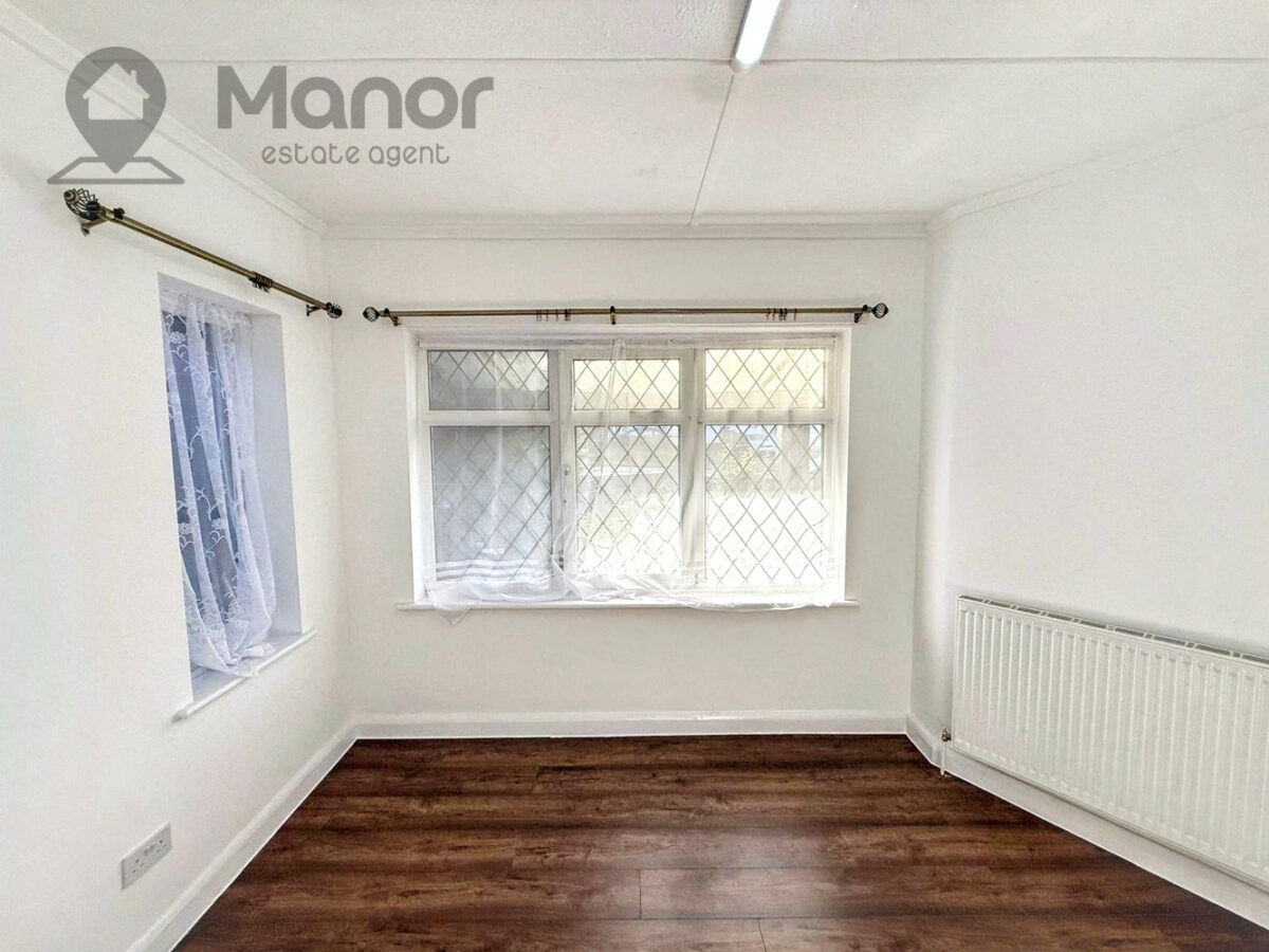 Clayhall Avenue, Clayhall, IG5 0NY