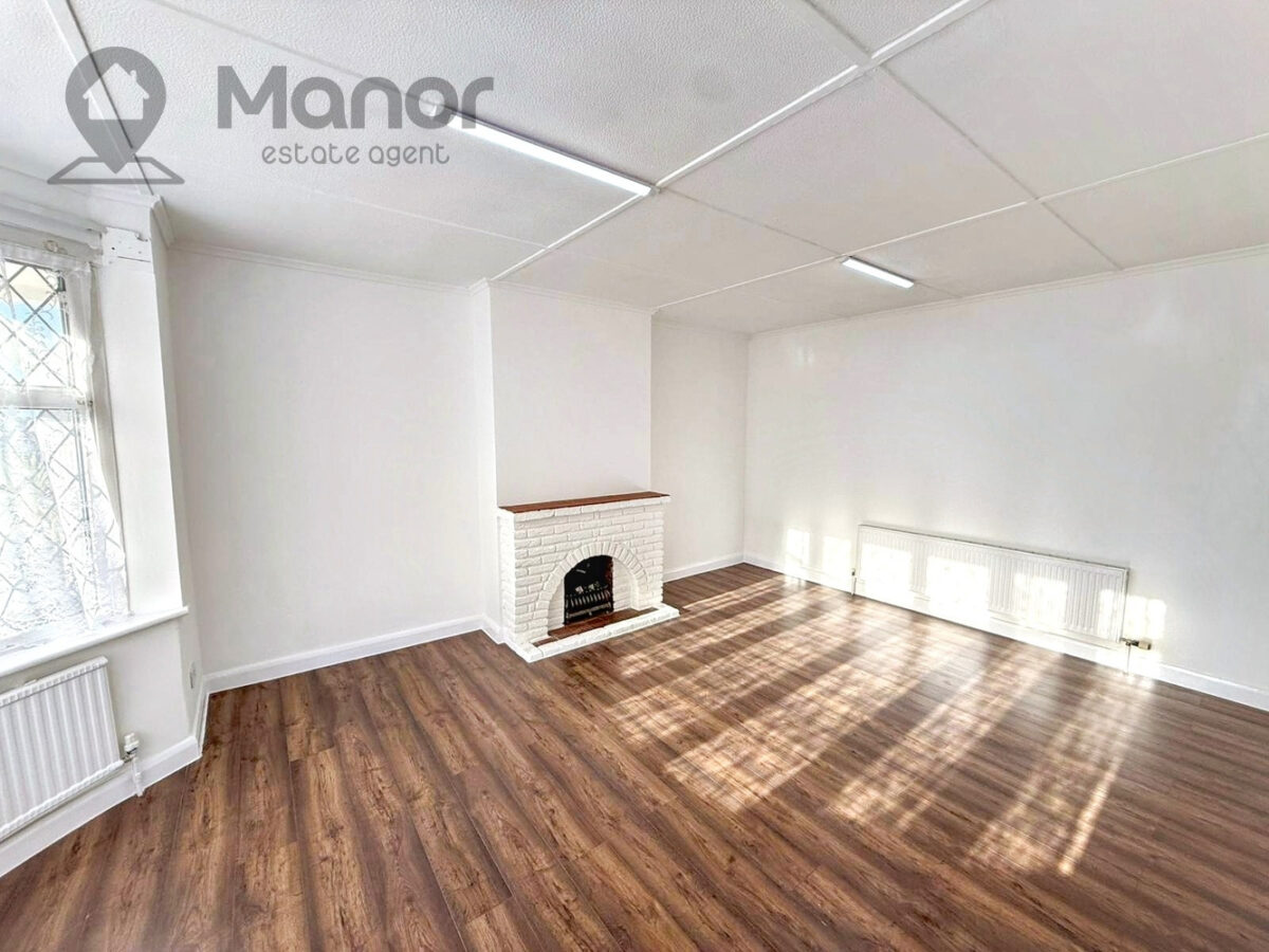 Clayhall Avenue, Clayhall, IG5 0NY