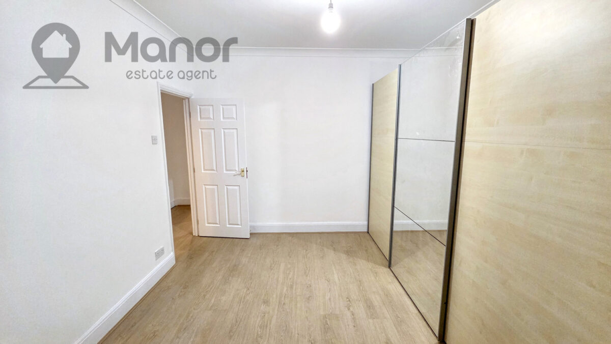 Whites Avenue, Newbury Park, IG2 7PJ