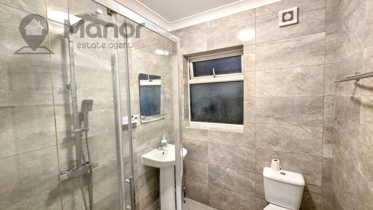 Whites Avenue, Newbury Park, IG2 7PJ