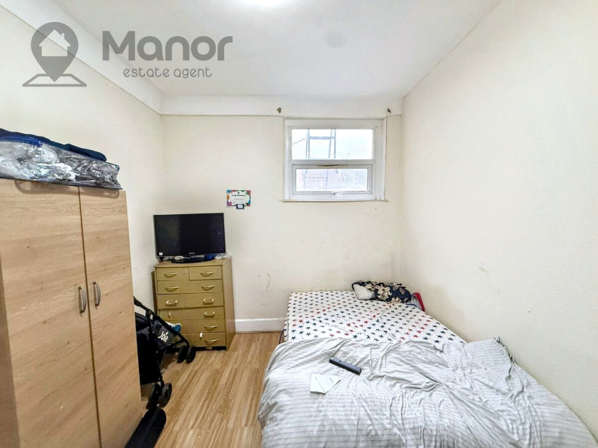Dersingham Avenue, Manor Park, E12 6JX