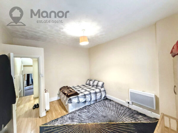 Dersingham Avenue, Manor Park, E12 6JX